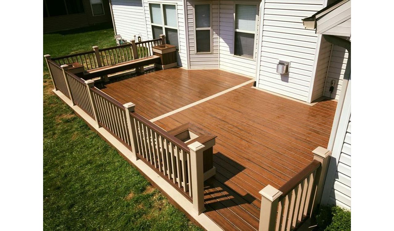 Beautiful contrast of Spiced Rum interior decking with Rope Swing accent
