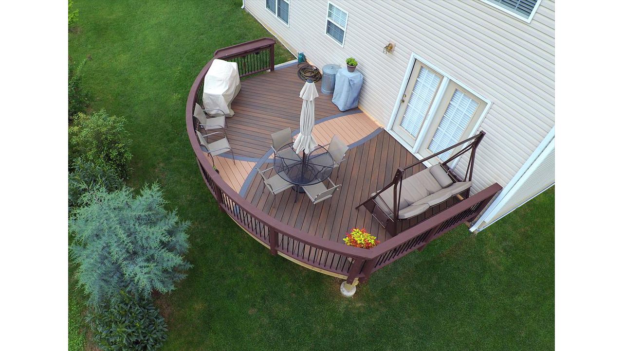 Custom curved deck in knoxville