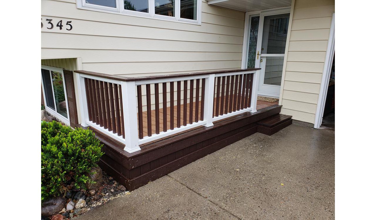 Build Right, Inc. Trex Transcend 2 Color Decking Front Porch with Trancend Railing in Fargo/Moorhead Area