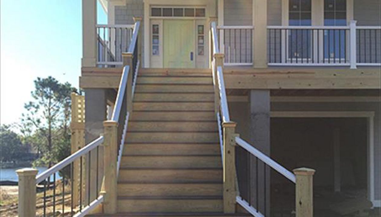 Trex Select Winchester Grey Decking with White Trex Transcend Railing