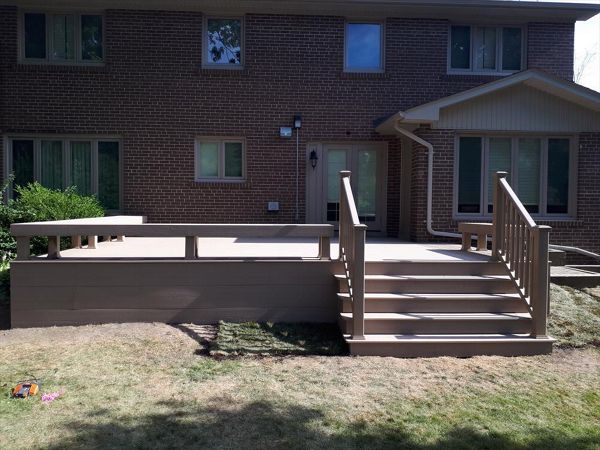 Trex Trescend Rope Swing steps custom made COMPOSITE COMPOSITE deck with glass and aluminum railing. The deck built in Toronto, Mississauga, Scarborough, Etobicoke, North York, Markham, Richmond Hill, Thornhill, Vaughan