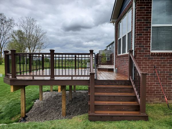 Canton, MI - Saddle Decking - Transcends Railing