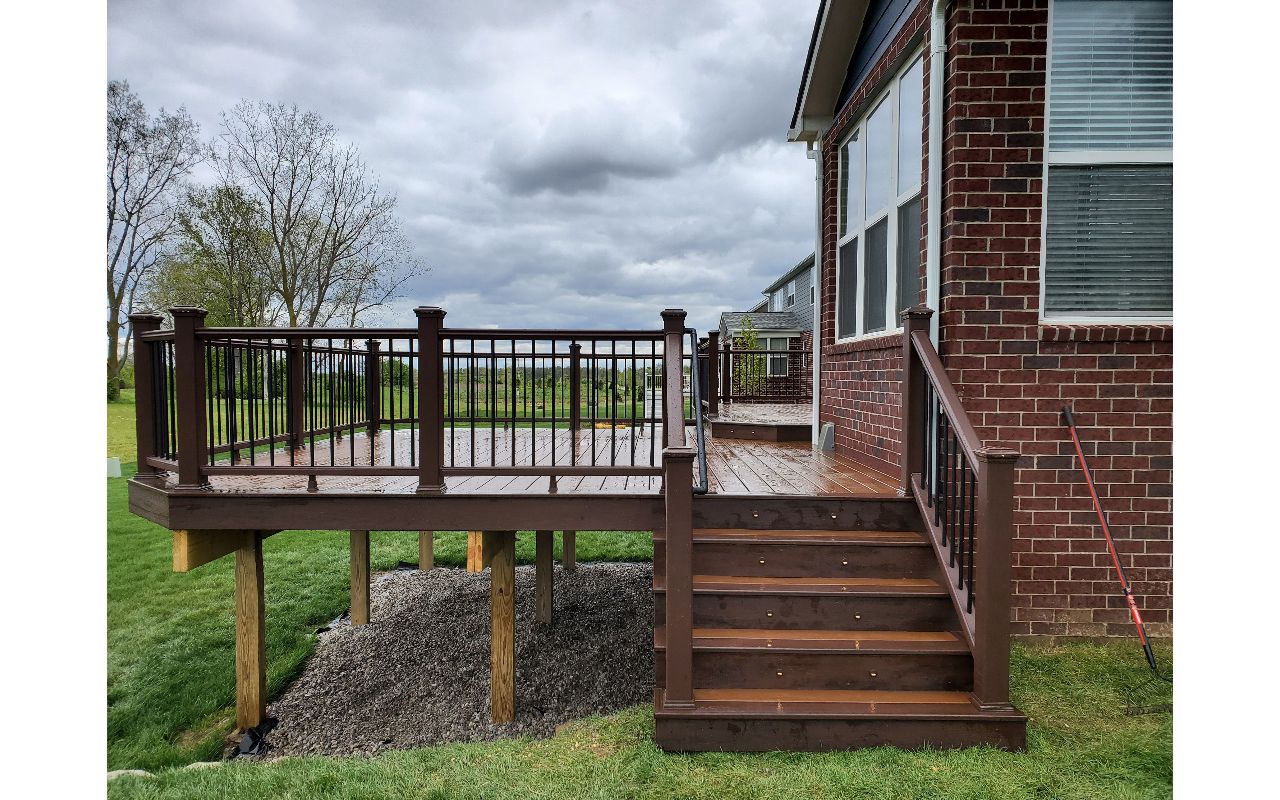 Canton, MI - Saddle Decking - Transcends Railing