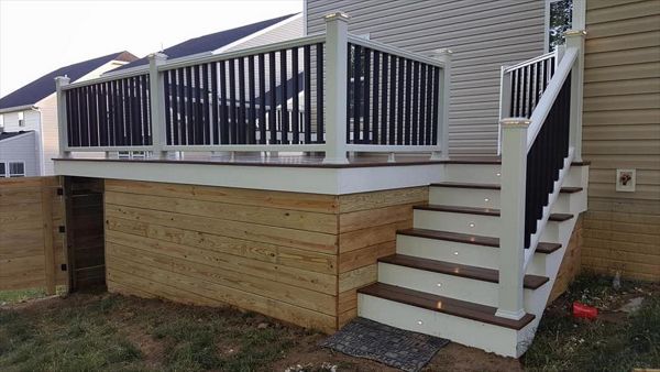 Trex Saddle Enhance with Transcend railing and black balusters, post cap lights and stair tread recessed lights in Macedonia, OH
