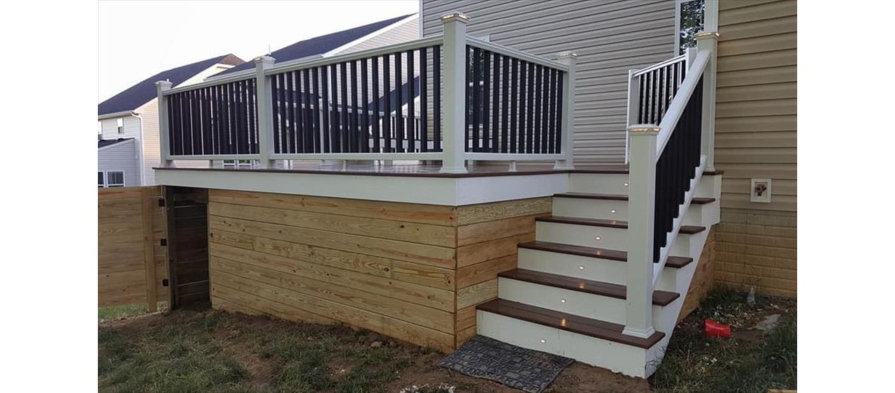 Trex Saddle Enhance with Transcend railing and black balusters, post cap lights and stair tread recessed lights in Macedonia, OH