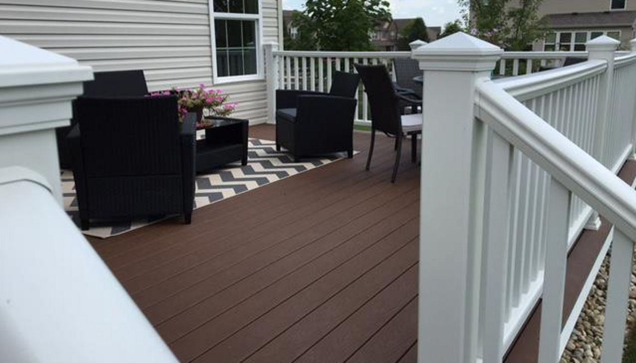 Trex Transcend Spiced Rum w/ White Transcend railing.