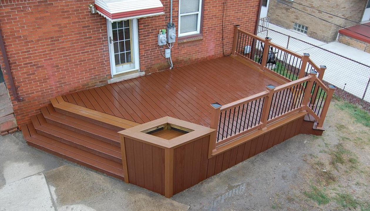 Trex TranscendsTree House and Fire Pit