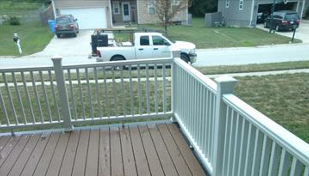 Custom Trex Select Deck with Transcend Railing in white in Tonganoxie, KS, Leavenworth county KS