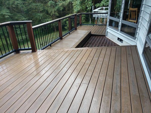 Trex Toasted Sand with Transcend Cocktail Railing