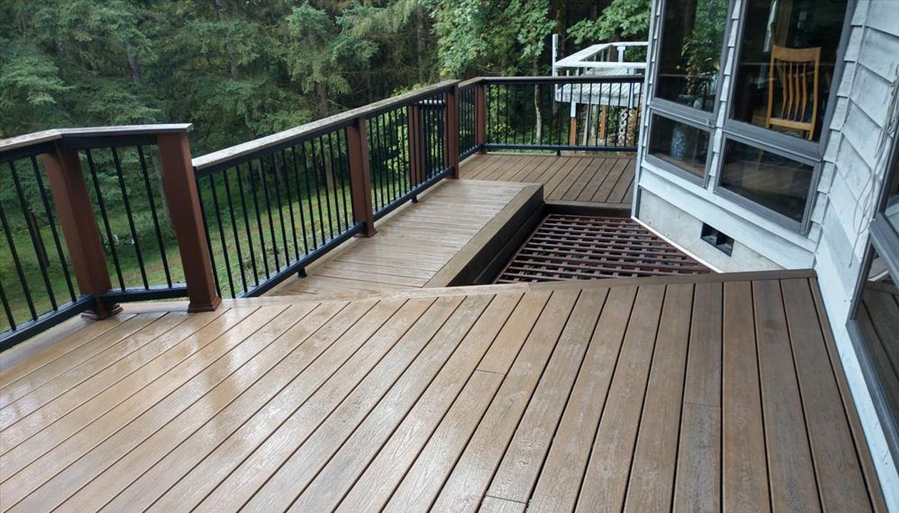 Trex Toasted Sand with Transcend Cocktail Railing
