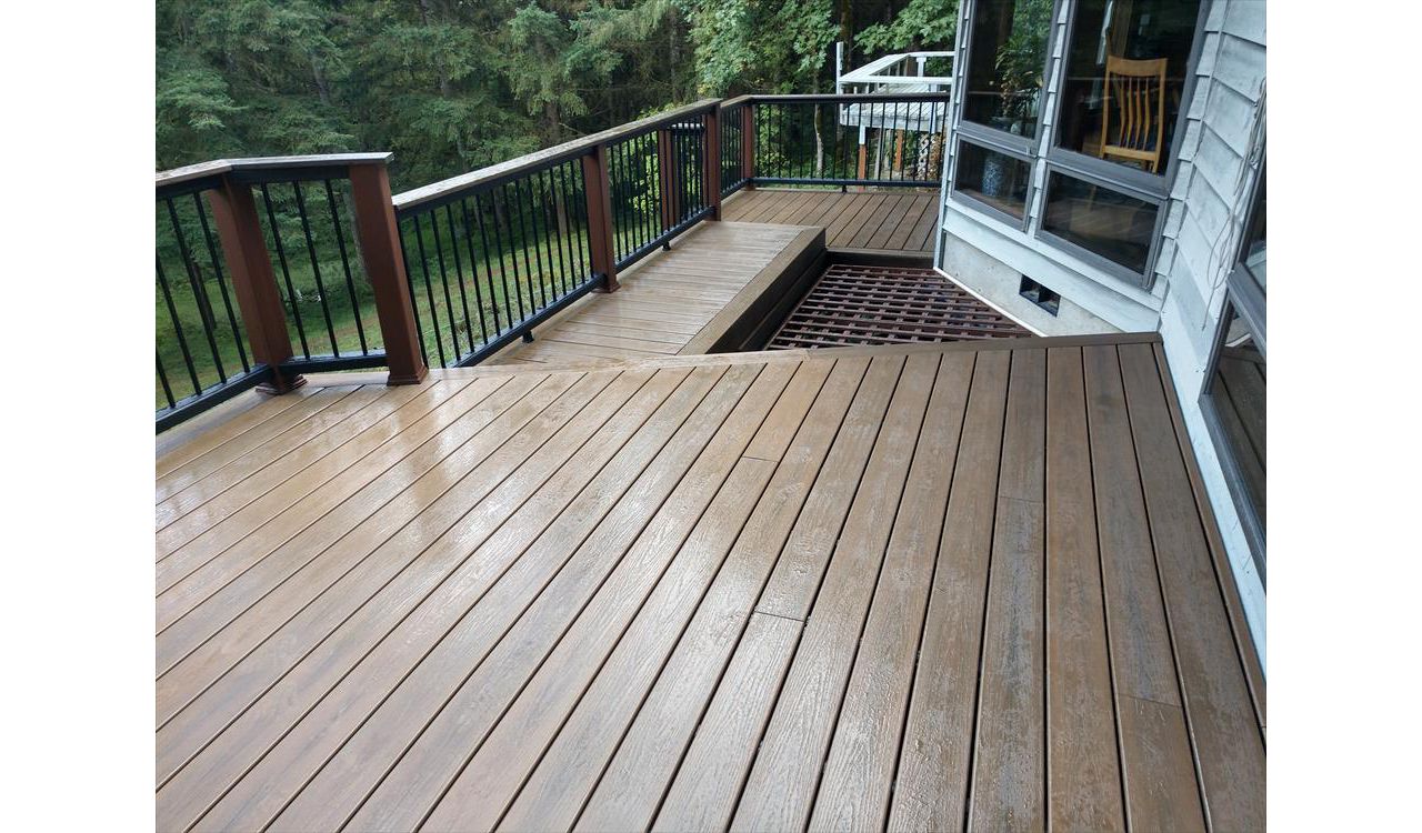 Trex Toasted Sand with Transcend Cocktail Railing