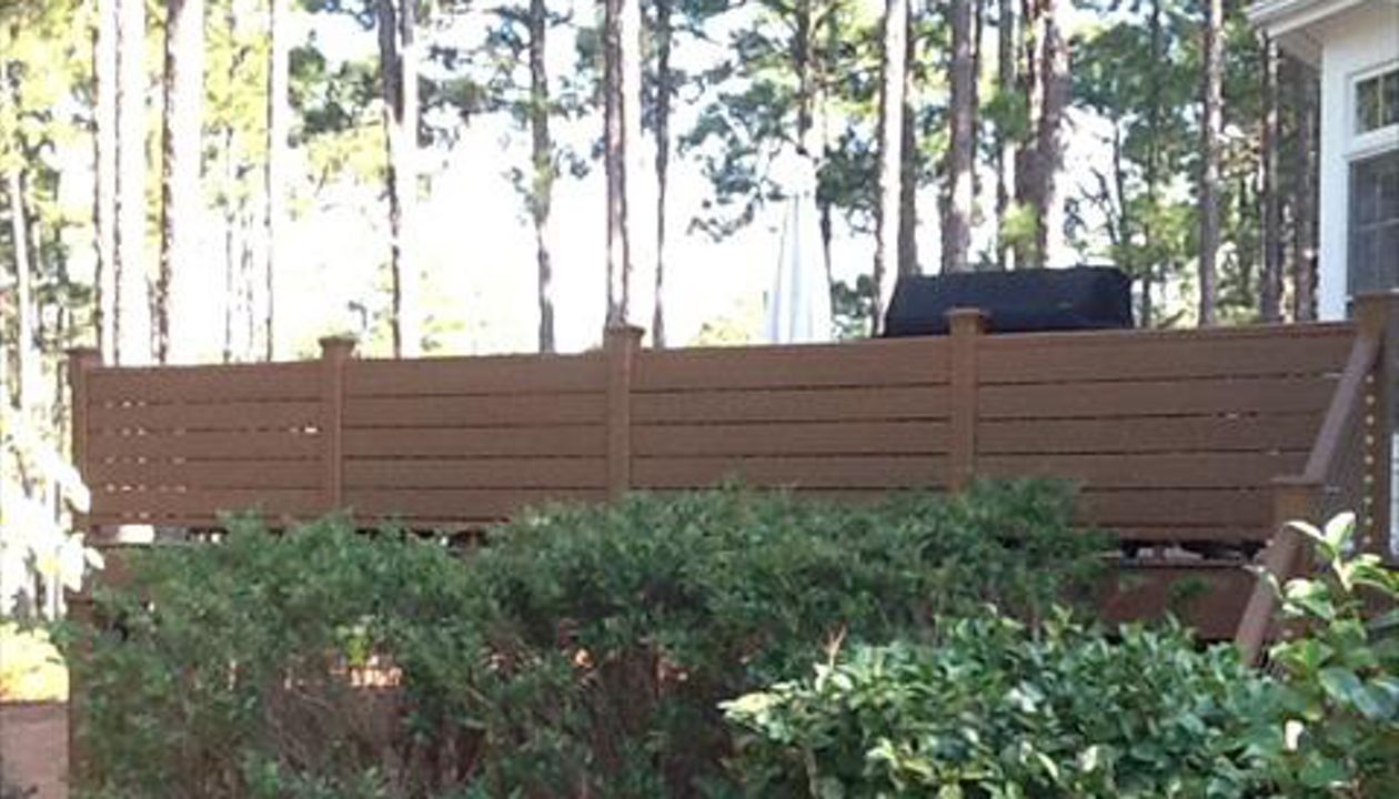 Trex privacy fence on Pinehurst deck