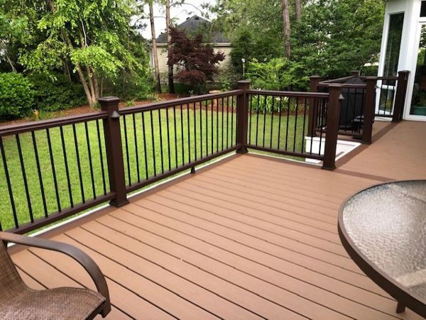 Trex Transcend Vintage Lantern Railing with round aluminum balusters gives the clear view appearance