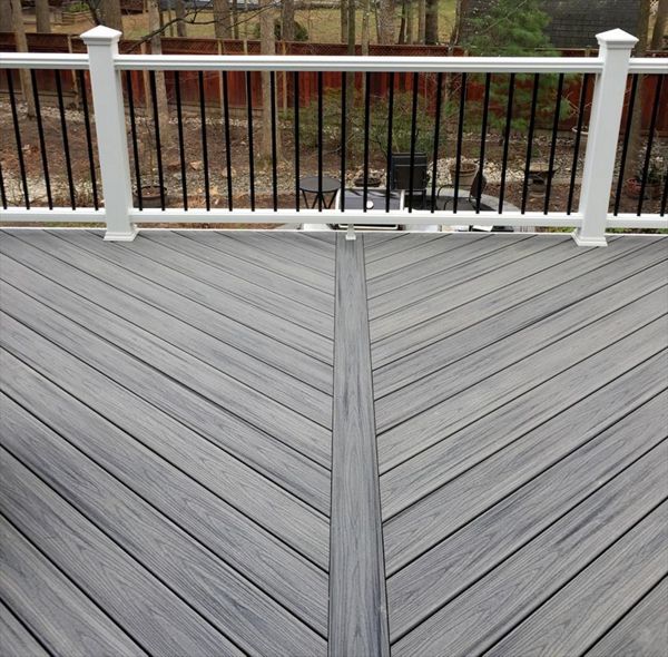 Deck in Trex Transcends Island Mist and Trex Transcends railing in Burke, VA