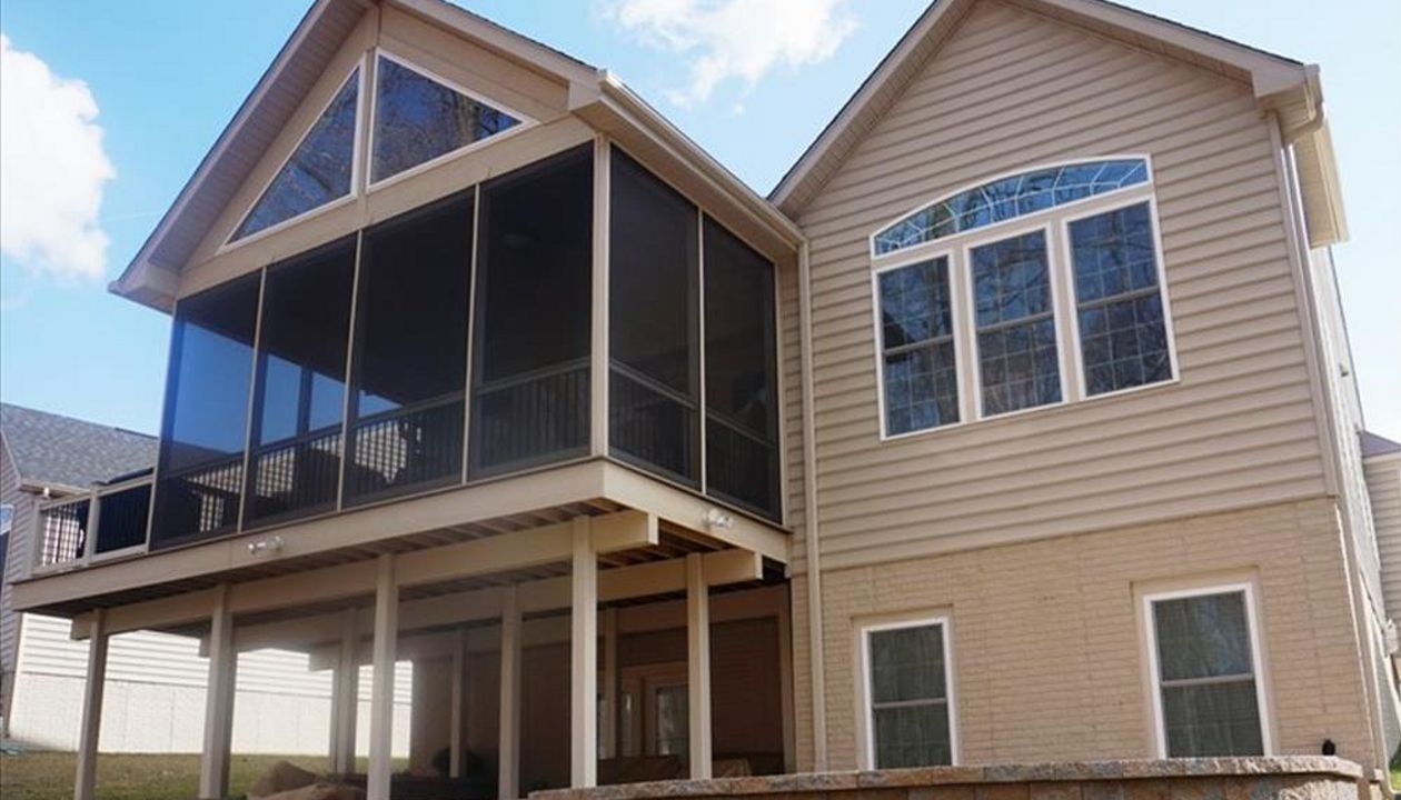 Finished Trex Select Porch with small landing