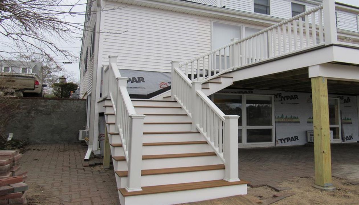 Trex Transcend Tropicals Havana Gold and perimeter Trex Earth Tones Vintage Lantern