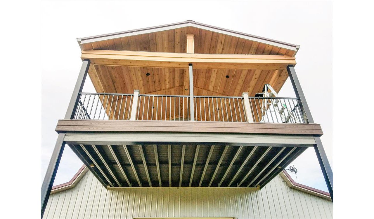 Trex Elevations steel framing with Transcend Tropical Spiced Rum decking and Trex Signature Aluminum black railing