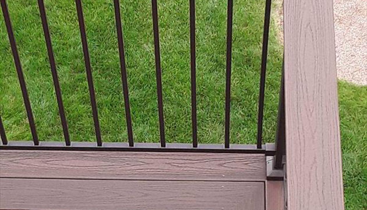 Trex Transcend Tiki Torch deco with Lava Rock border.