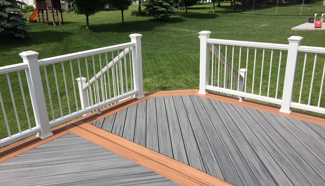 Trex Transcend Island Mist Deck with Tiki Torch Border and Trex Transcend Railing with Aluminum Balusters Rochester MN