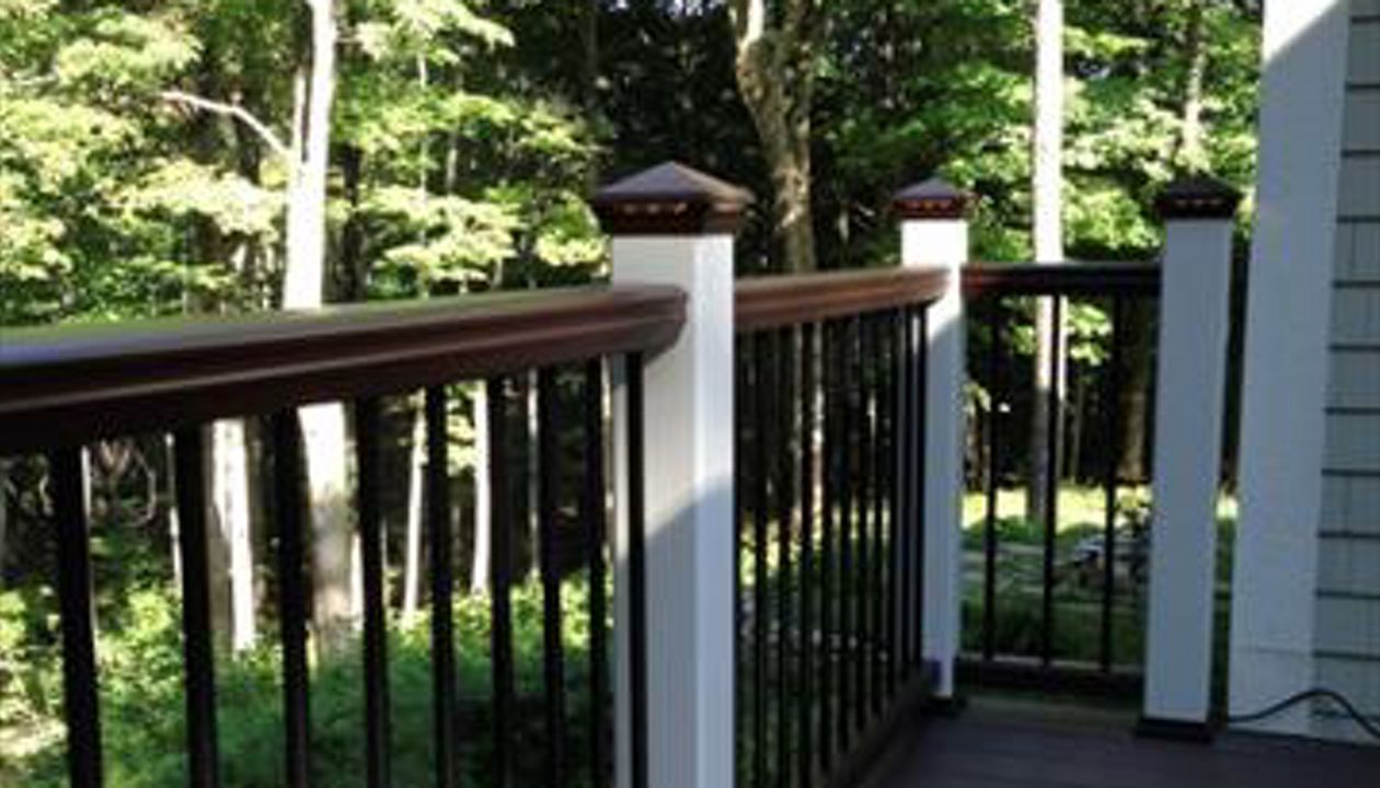 Transcend rail with aluminum balusters