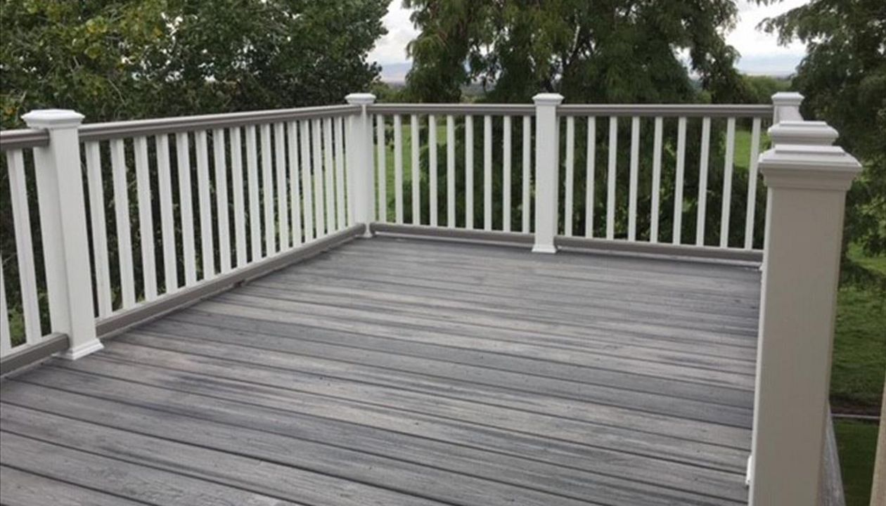 Trex Transcend Island Mist Deck and Trex Transcend Railing.