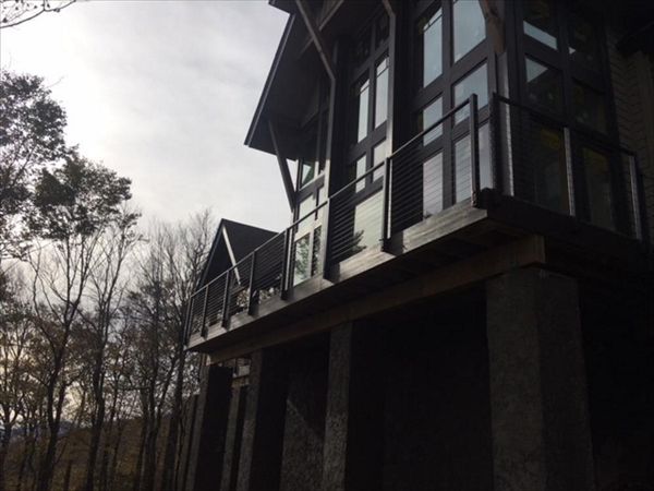 Beautiful Trex Transcend Spiced Rum deck in Beech Mountain, NC