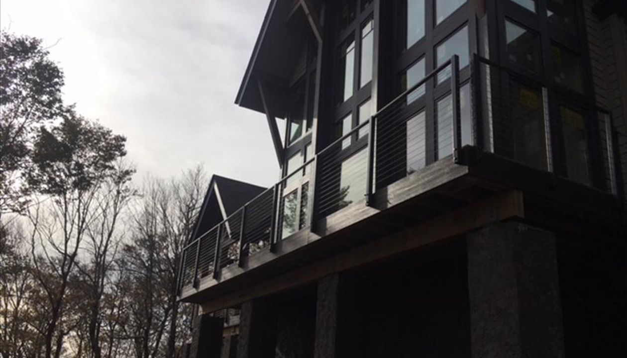 Beautiful Trex Transcend Spiced Rum deck in Beech Mountain, NC