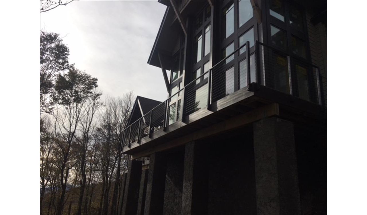 Beautiful Trex Transcend Spiced Rum deck in Beech Mountain, NC