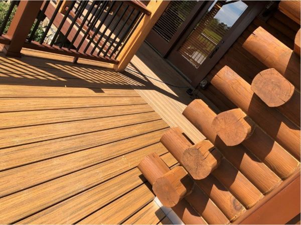 Trex Transcend Havana Gold decking with Trex Universal Hideaway Fasteners give the deck this an attractive finished look