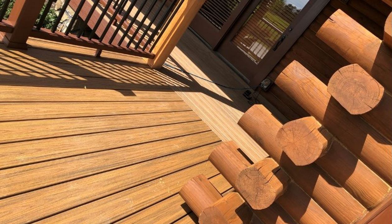 Trex Transcend Havana Gold decking with Trex Universal Hideaway Fasteners give the deck this an attractive finished look