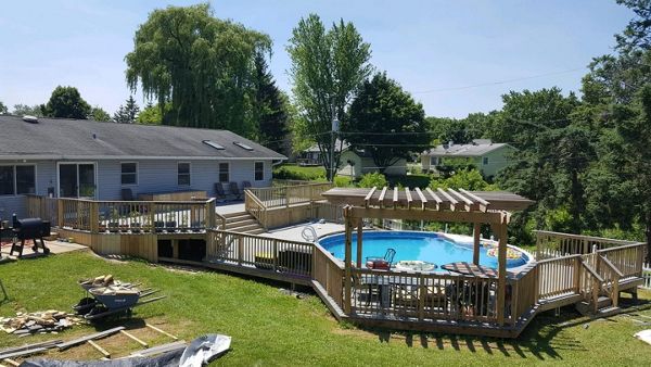 Trex poolside deck with pergola