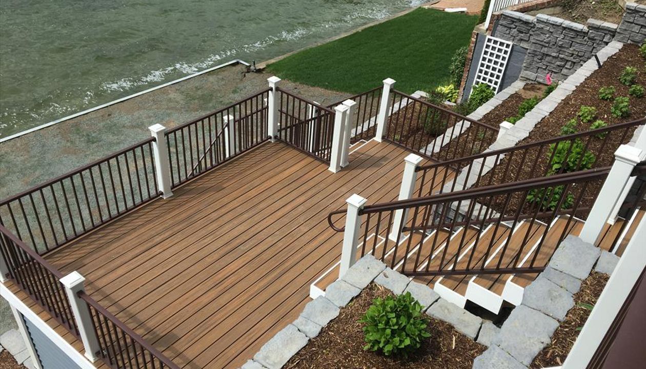 Trex Transcend Spiced Rum decking with Trex Signature Railing and Classic White Transcend post sleeves