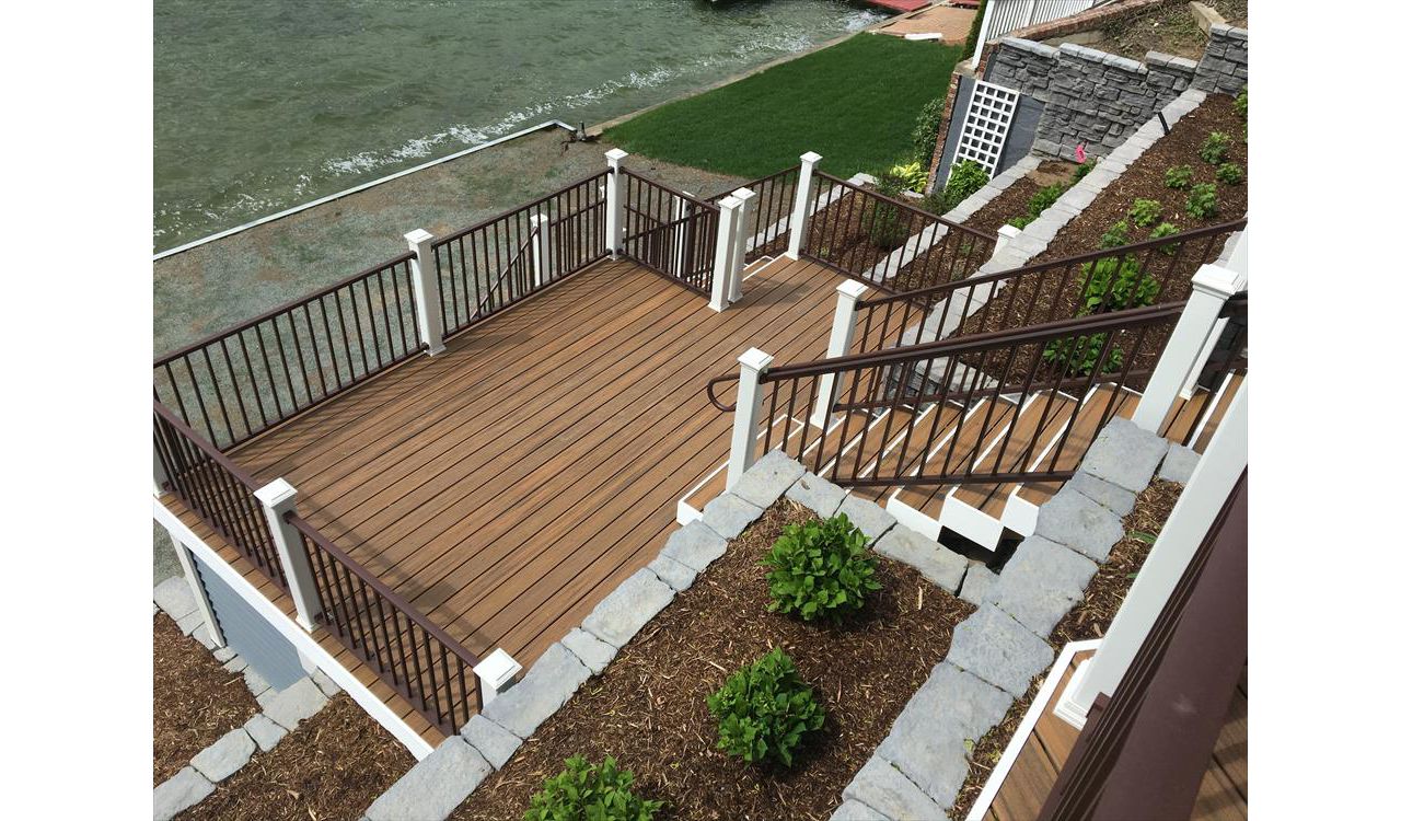Trex Transcend Spiced Rum decking with Trex Signature Railing and Classic White Transcend post sleeves