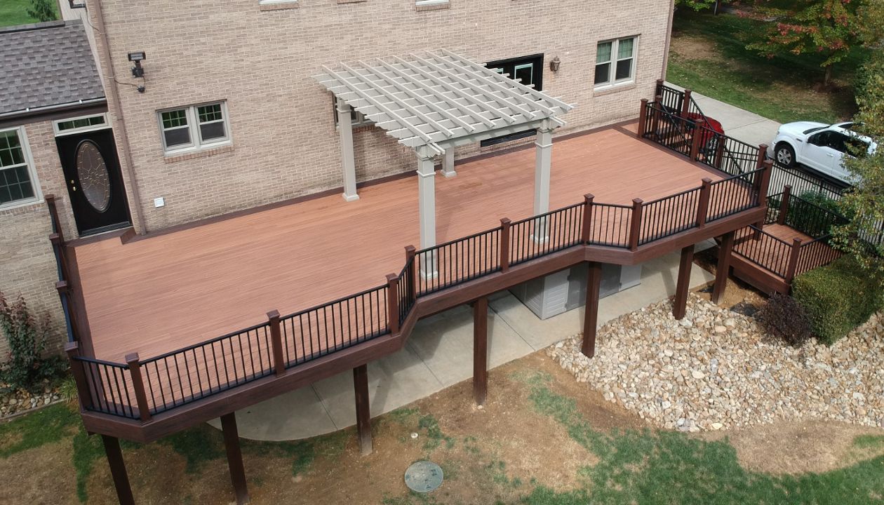 800 sq ft Tiki Torch deck with Lava Rock border & fascia, Signature aluminum railing in black with Vintage Lantern posts