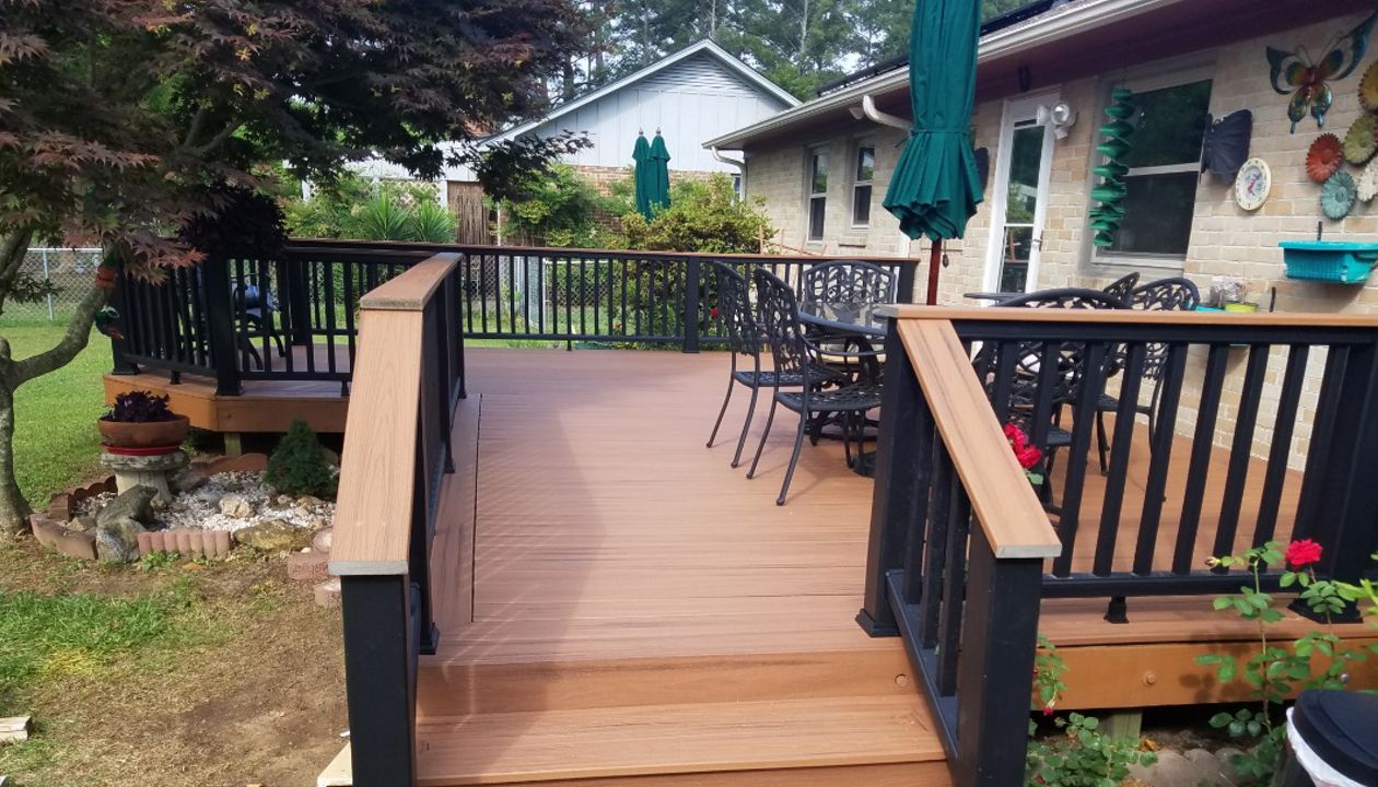 Westmoreland Deck: Tiki Torch decking, Charcoal black rails with Tiki Torch cocktail rail
