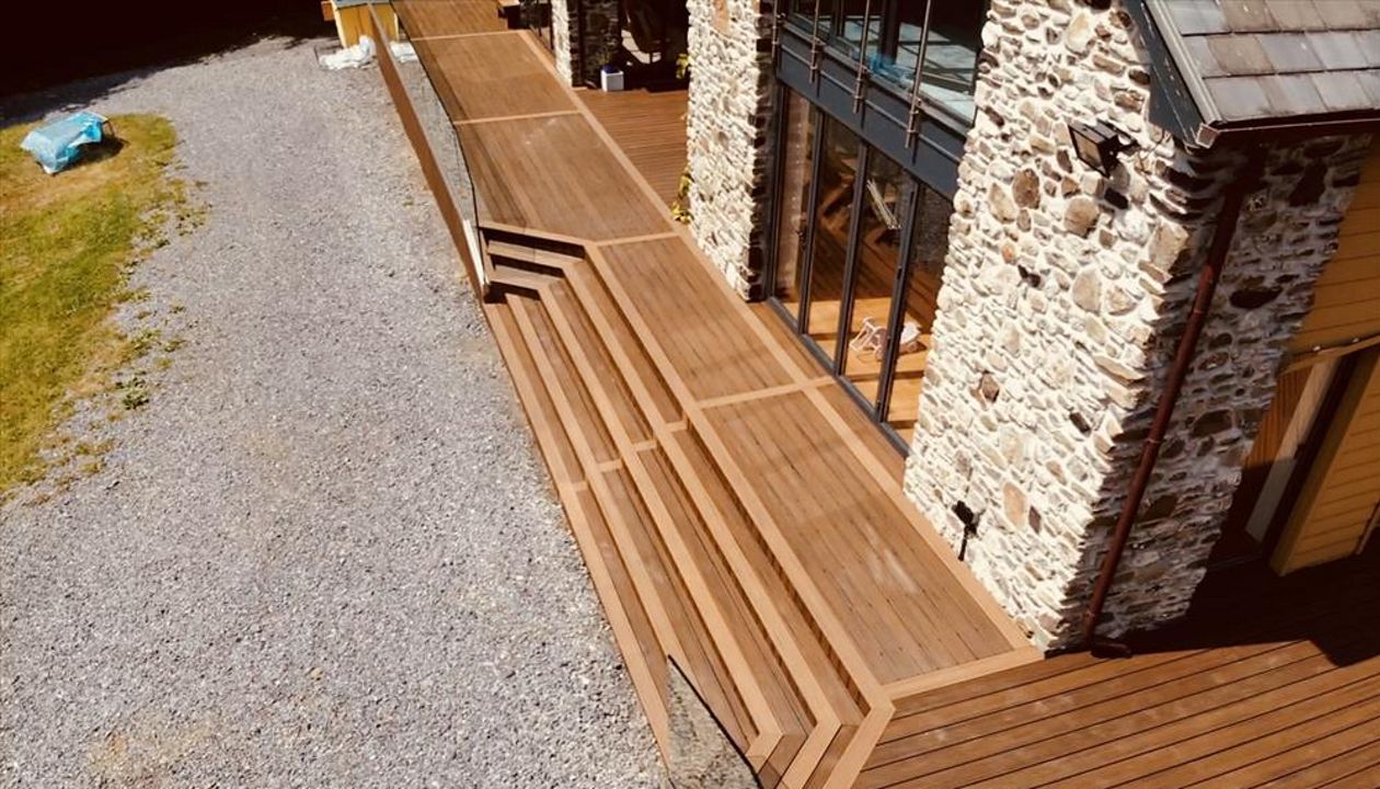 Trex Transcend Spiced Rum with Trex Contour Torino Brown Large Country Barn deck Carmarthenshire