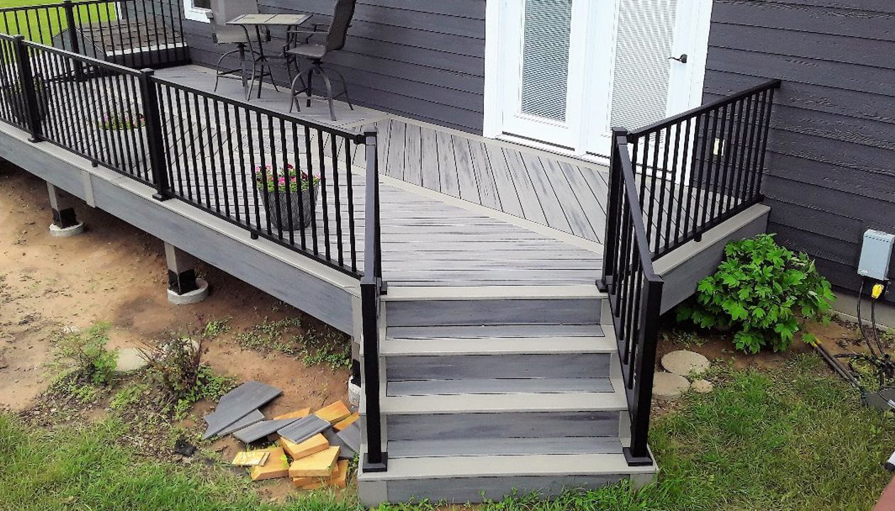 Transend Island Mist Gravel Path with Black Signature Railing