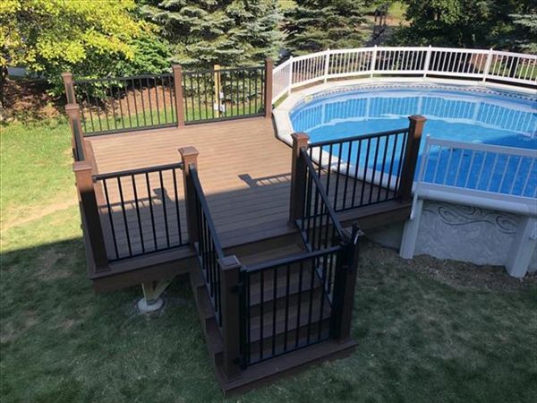 Tinley Park, IL Havana Gold decking with Spiced Rum Border - Vintage Lanturn Posts and black Signature railings