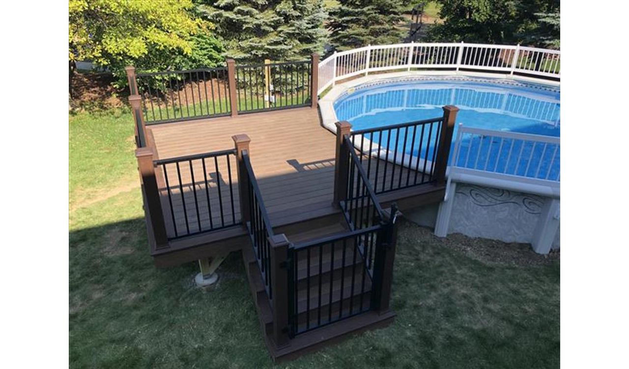 Tinley Park, IL Havana Gold decking with Spiced Rum Border - Vintage Lanturn Posts and black Signature railings