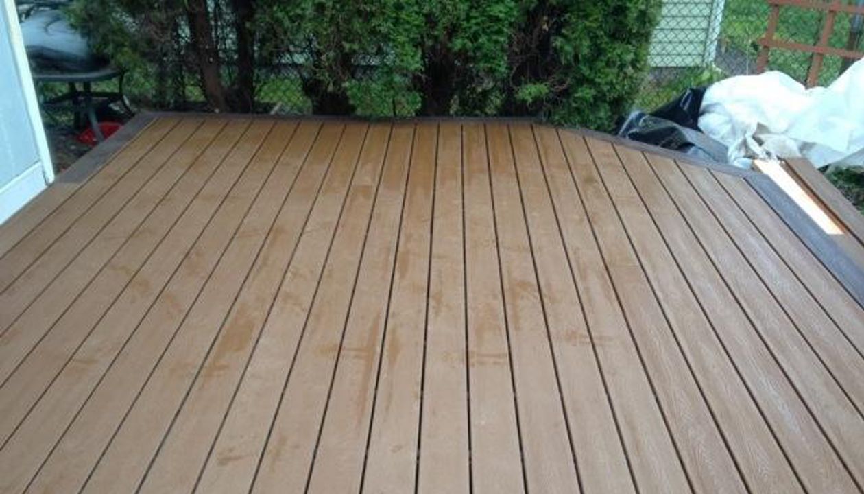 Trex Transcend Treehouse Deck with Vintage Lantern Border