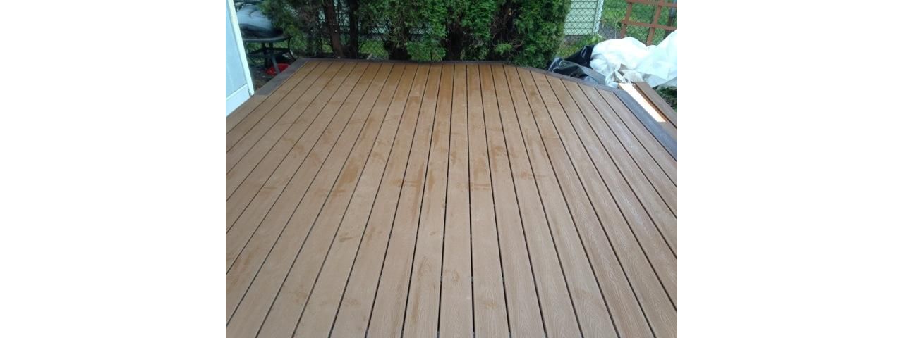 Trex Transcend Treehouse Deck with Vintage Lantern Border