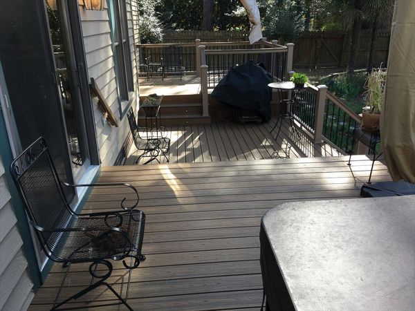 Trex Transcend Havana Gold decking looks phenomenal in this great outdoor living space