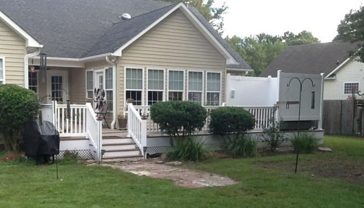 Beautiful new Trex deck in New Bern, NC