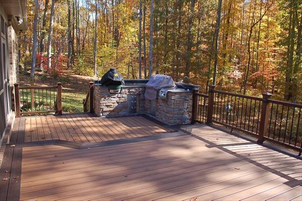 Trex Transcend Tiki Torch deck with Vintage Lantern handrails in Winston Salem, NC.