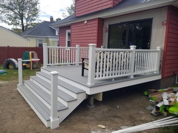 Trex Select Decking with Trex Transcend Railing
