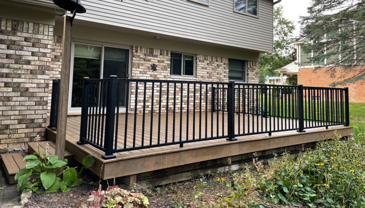 Trex Enhanced Toasted sand with black aluminum Trex rail. Rochester Hills, MI