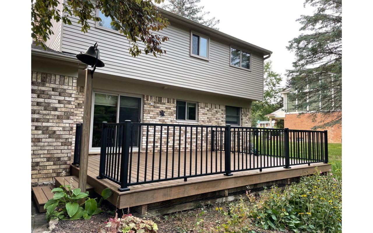 Trex Enhanced Toasted sand with black aluminum Trex rail. Rochester Hills, MI