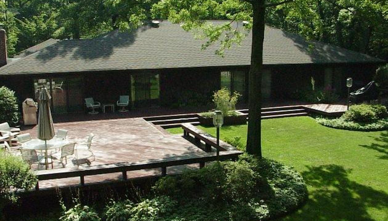 Muttontown 2000 sq ft  Deck