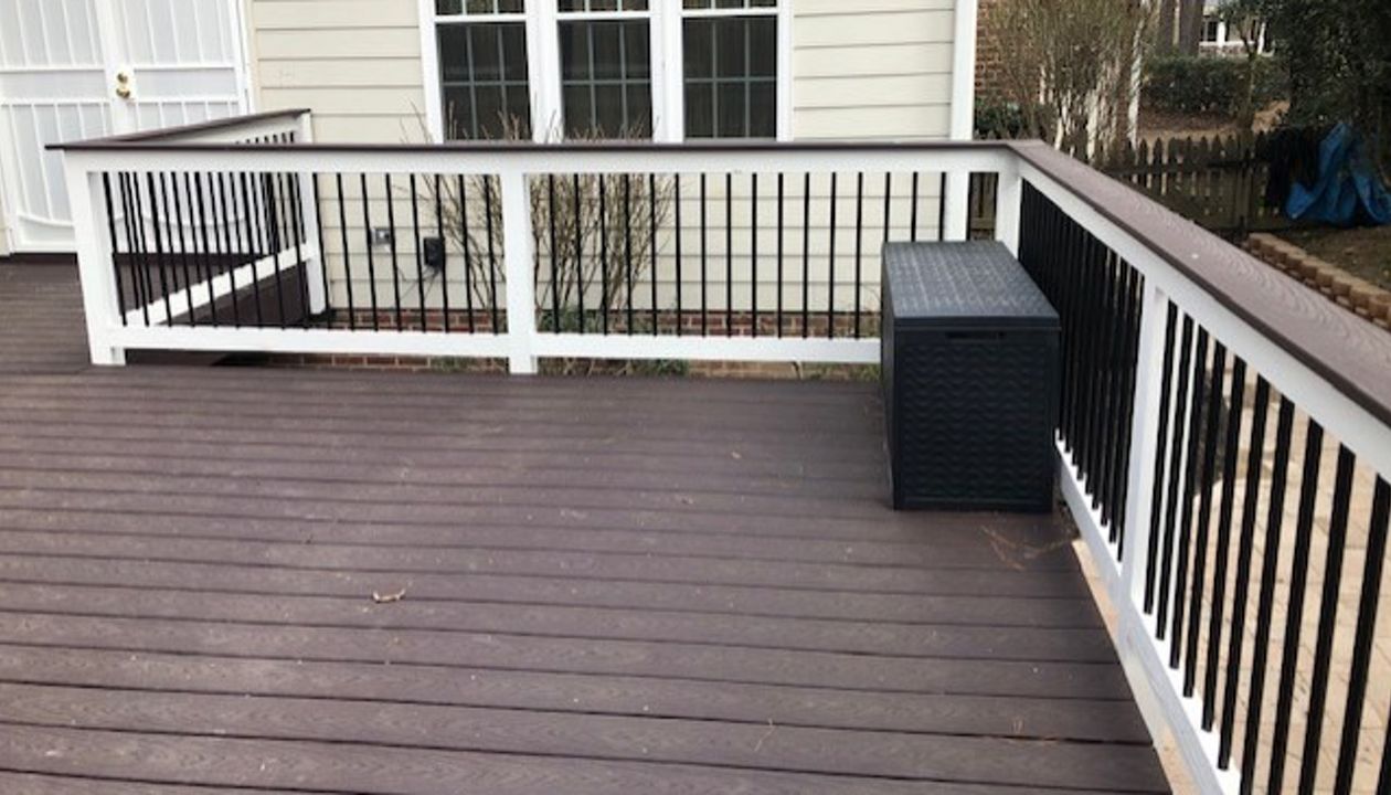 Trex Select Woodland Brown top cap is splinter free