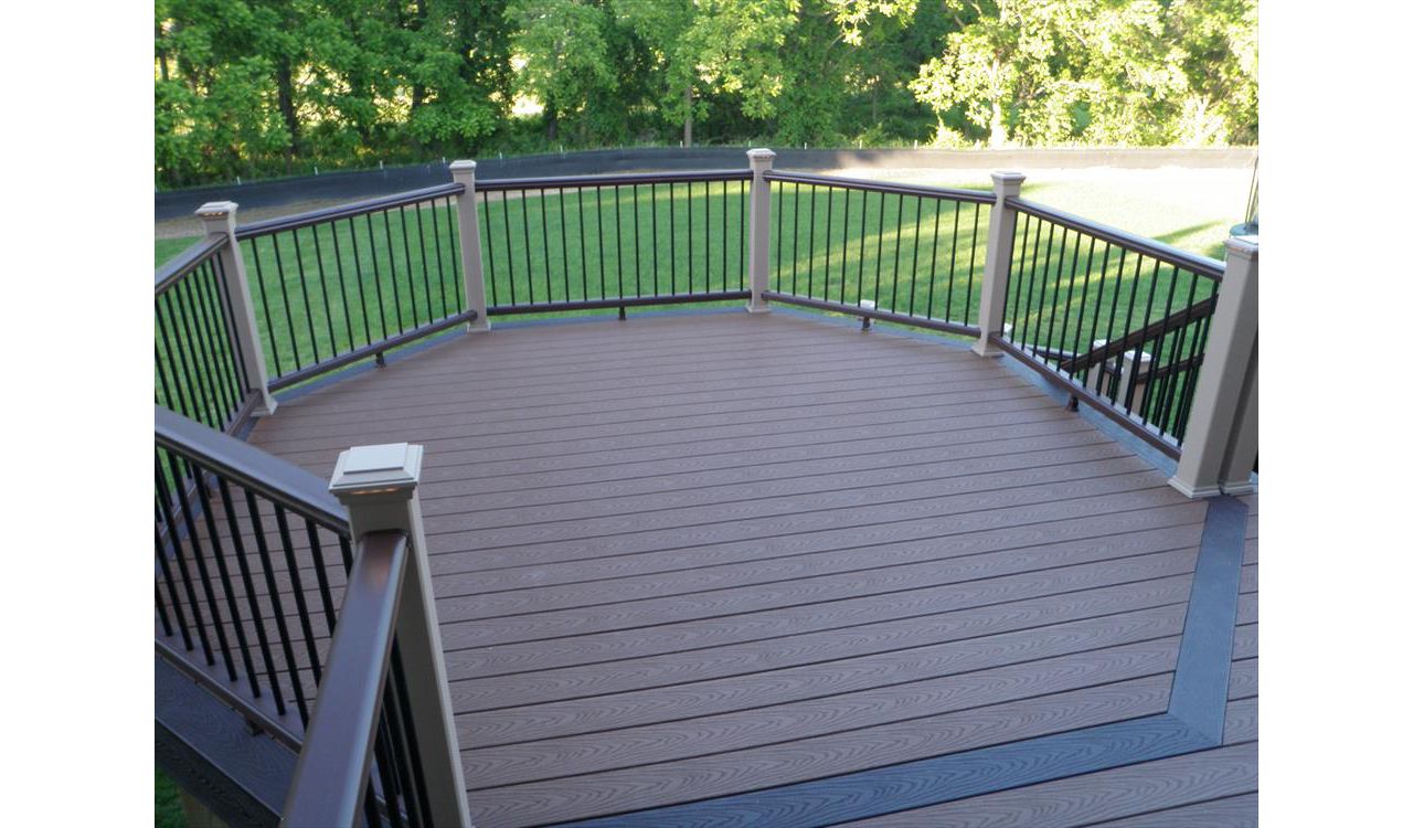 Trex Select Saddle Decking, Vintage Lantern Transcend Railing